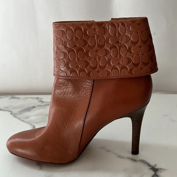 Coach- Mackenna CC logo ankle boot - Picture 6 of 16